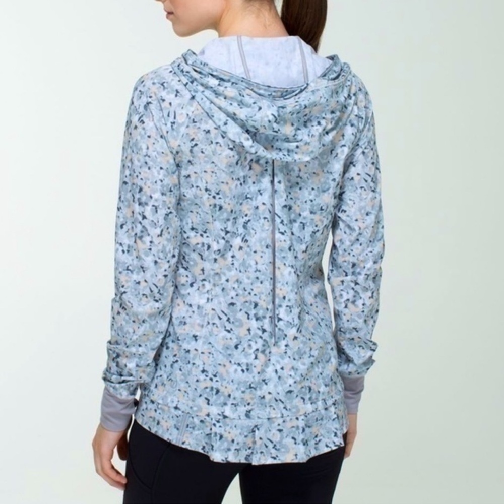 Lululemon Jacket Size 6, sea foam green (first 2 photos are shown for fit)